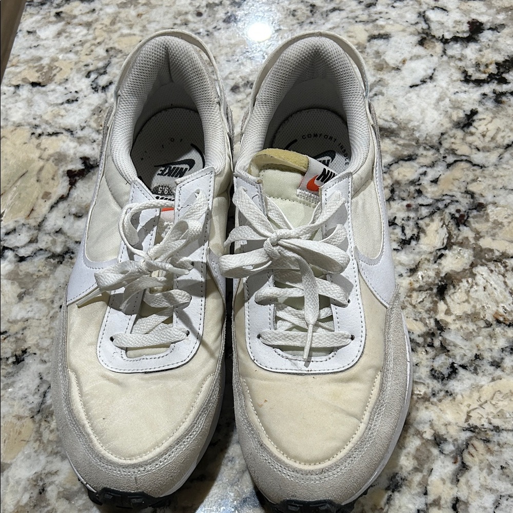 Nike Men’s Sz9.5 Waffle Debut Cream and White Comfort Sneakers